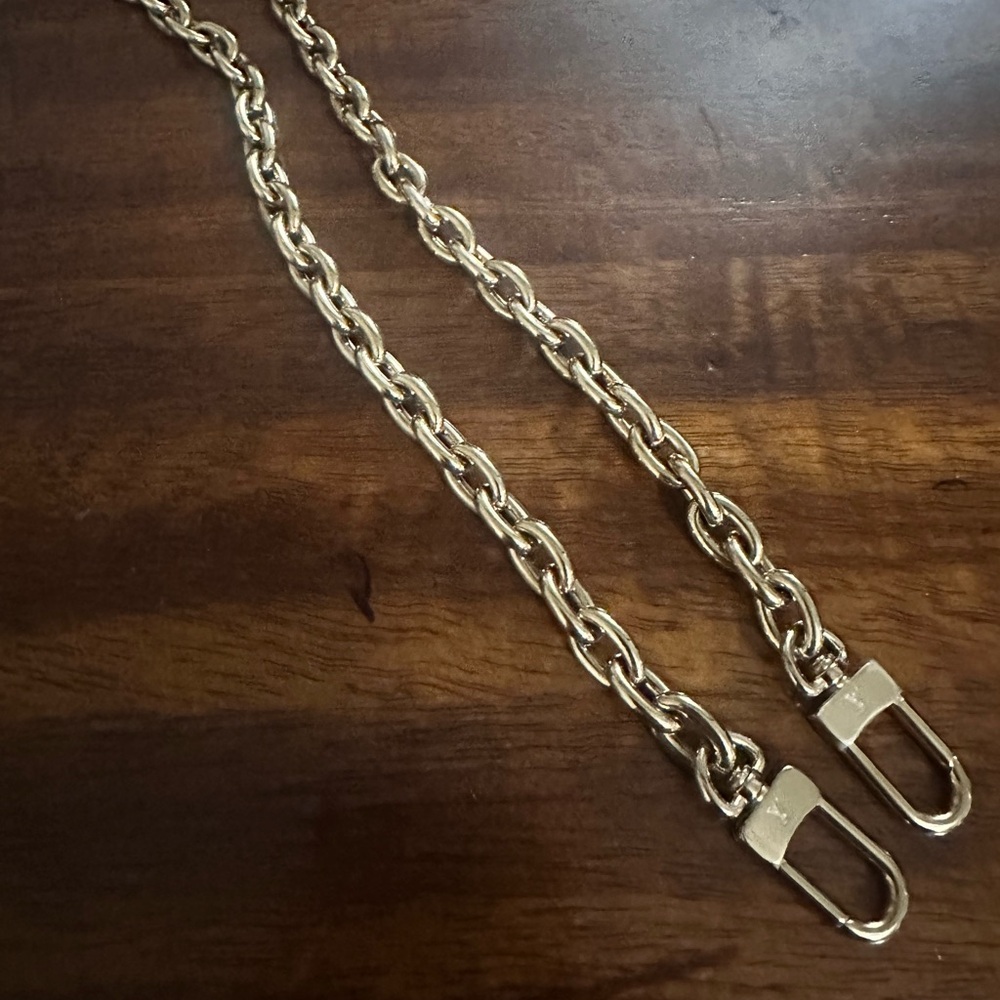 Louis Vuitton Chain Strap-Like New